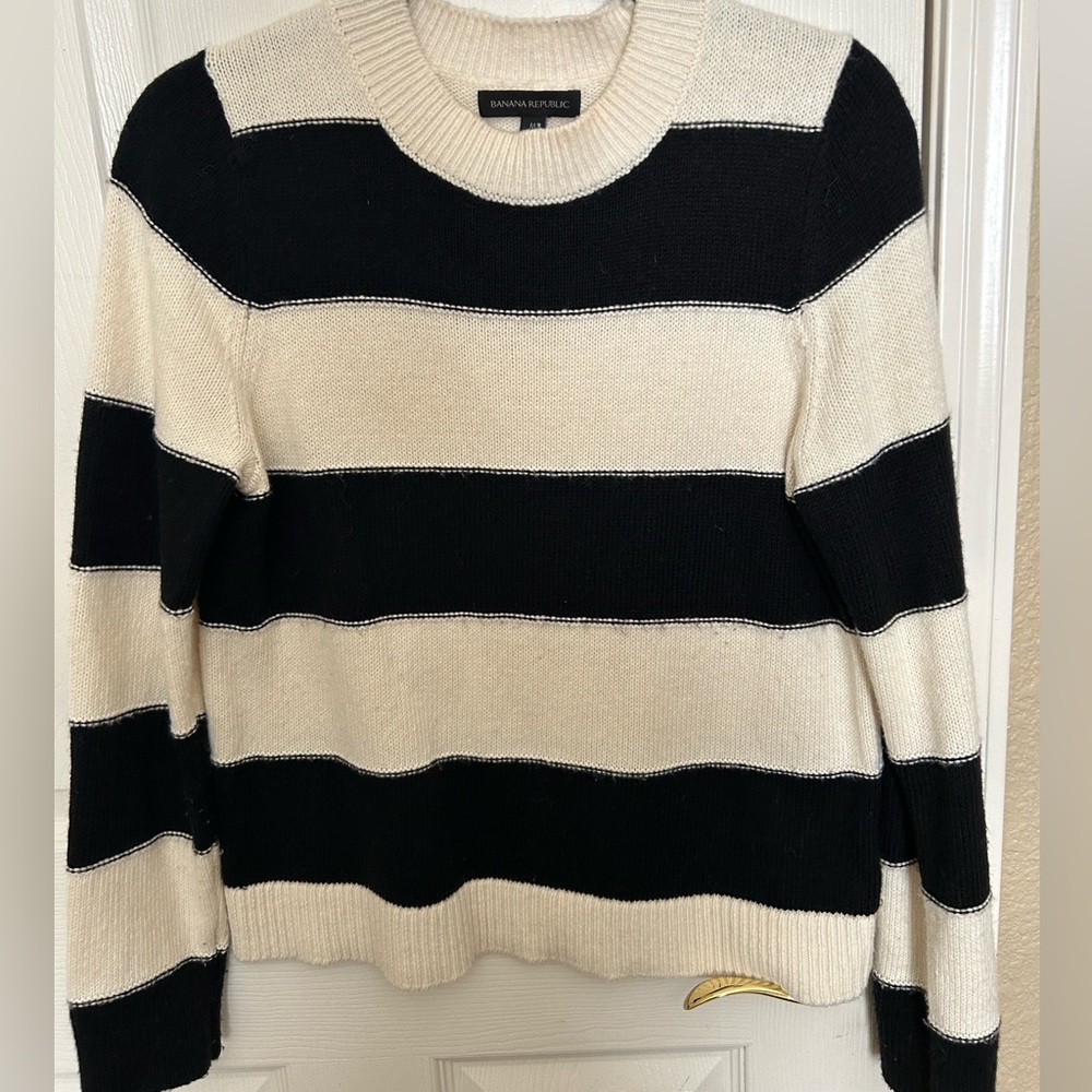 Banana Republic white and black stripped sweater